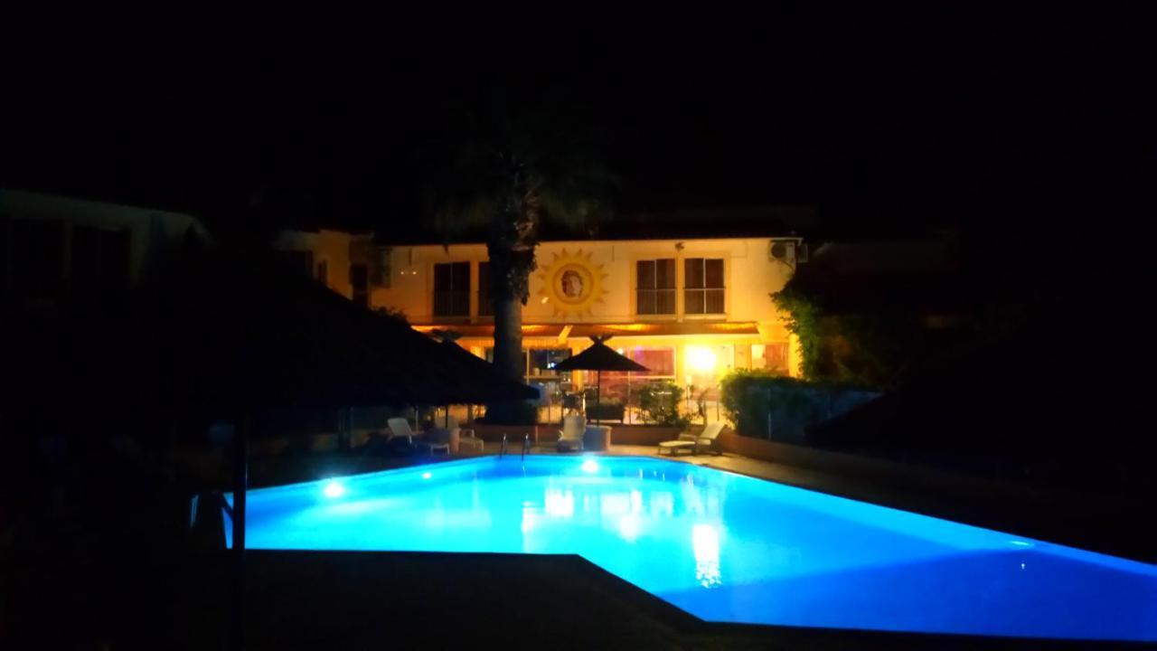 Brit Hotel Confort Helios Agde Exteriör bild